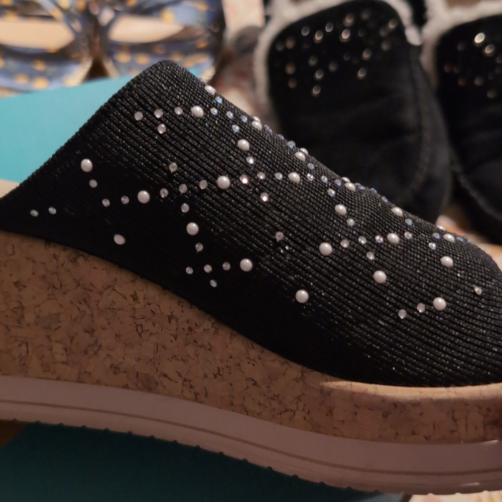 Bzees Black Sandals, 9M - Picture 8 of 13